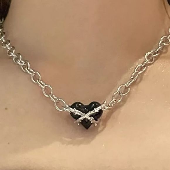 Silver titanium onyx heart barbed wire goth punk necklace new - Picture 1 of 4